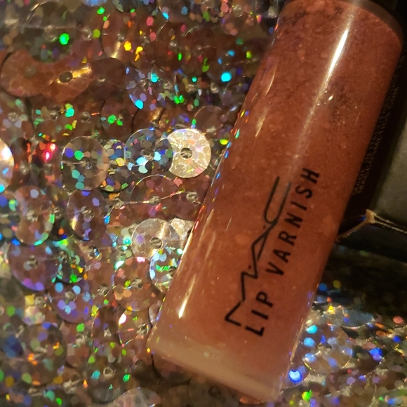 ❇️🧚‍♀️CUTE YET SEXY MAC Cosmetics VERY RARE Lip Varnish NWT - Picture 3 of 3